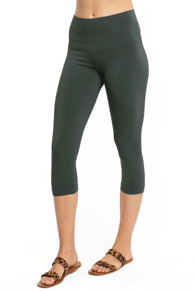 Black Green Women's Capri Leggings